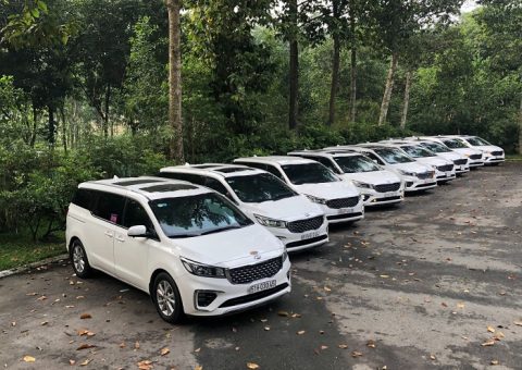 thue-xe-carnival-dua-don-san-bay1